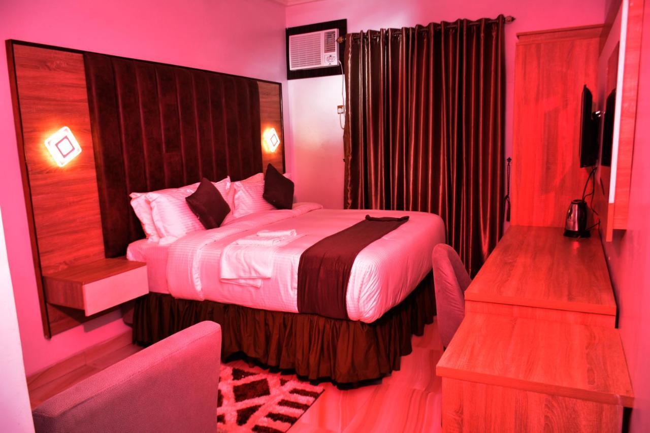 Vacation Villa Hotels And Suites Асаба Экстерьер фото