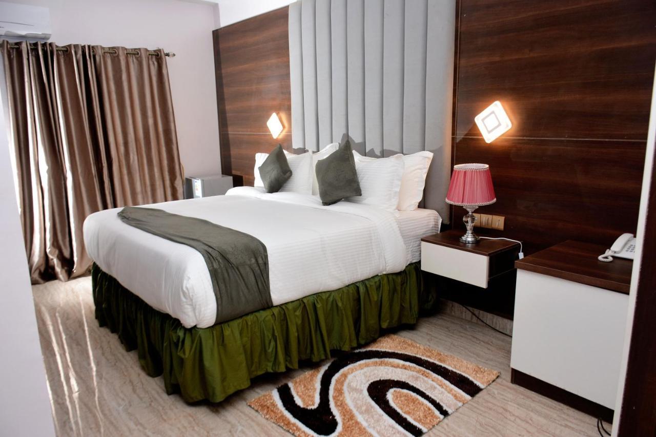 Vacation Villa Hotels And Suites Асаба Экстерьер фото